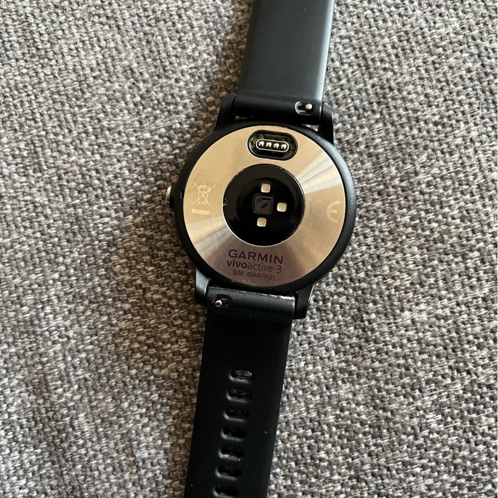 Garlic Vivoactive 3 GPS Smartwatch - Picture 2 of 5